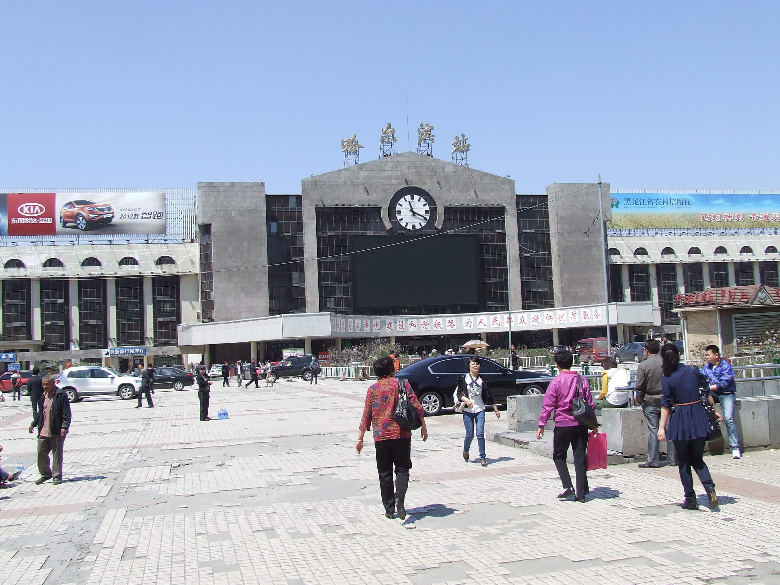 黑龙江边夕阳映照下的美丽画卷