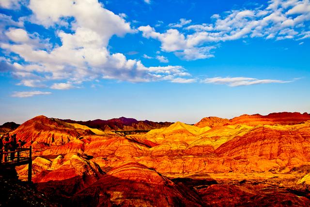 甘肃小巷,古韵与现代风情的交融画卷